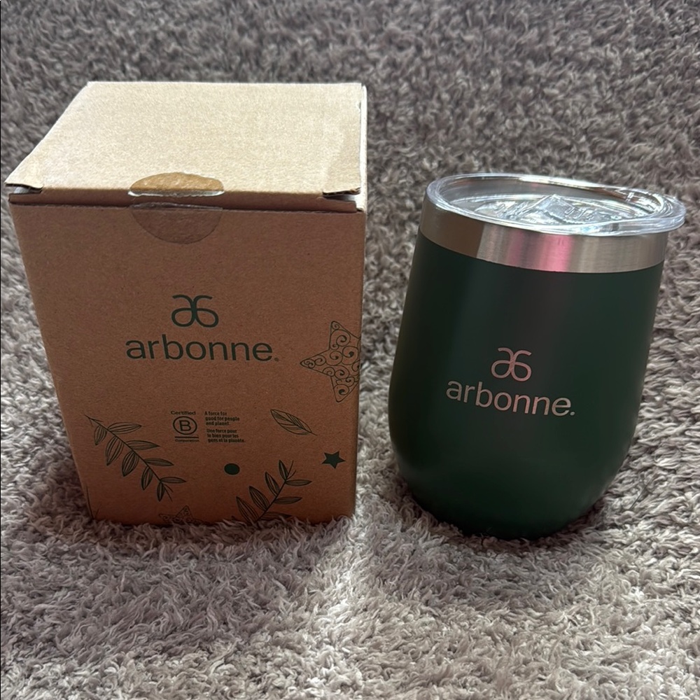 NIB Arbonne Green and Silver Insulated Tumbler with lid for Wine or Dining